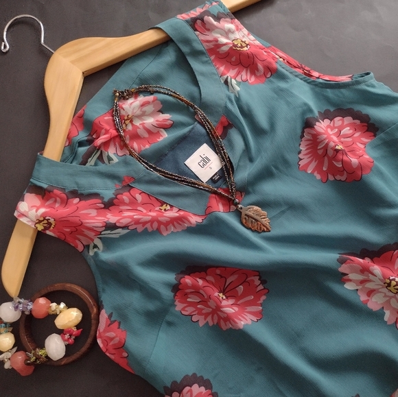 cabi short sleeve floral print top in bluegreen small - Picture 3 of 10